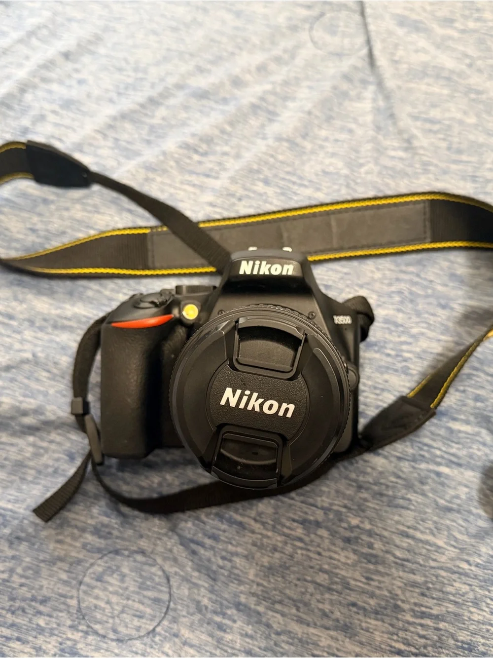 Nikon D3500 Kit Box in Black and Gold